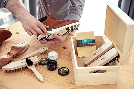 La Guida Definitiva alla Cura delle Scarpe: mantieni vive le tue scarpe (Pelle, Camoscio e Tela)